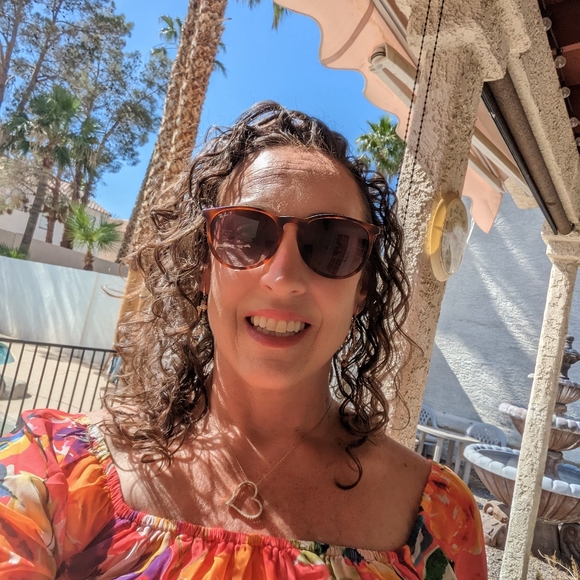 Meet your Posher, Rebecca - Picture 2 of 3